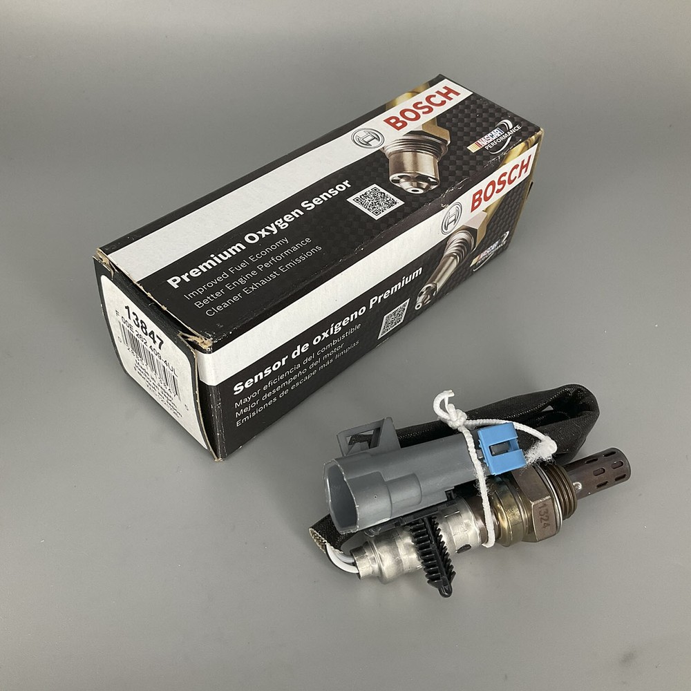 BOSCH Lambda Oxygen Sensor For 2004-2005 Buick Rainier Chevrolet Trailblazer GMC
