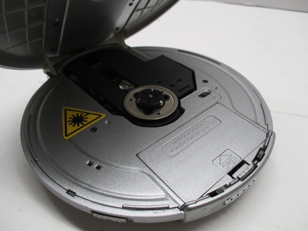 Vintage Coby Portable CD Player DBBS CX-CD355 Working With Controller