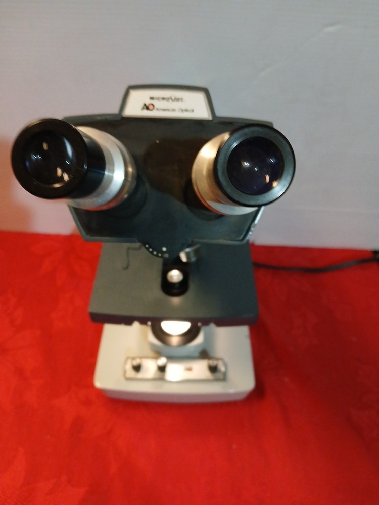 AO MicroStar One-Ten Illuminator 1130 Microscope 4 OBJECTIVES