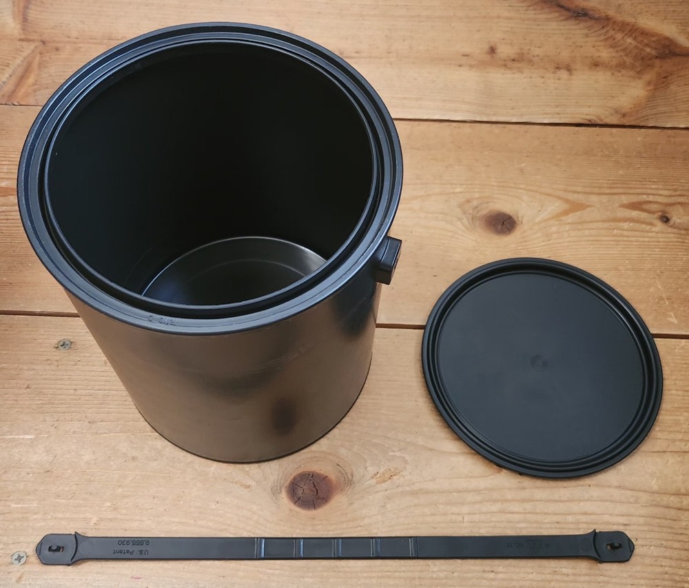 Plastic Paint Can with Lid and Handle One Gallon