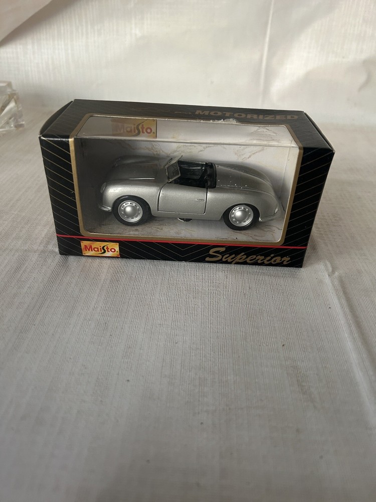 Maisto Superior Porsche Silver Roadster