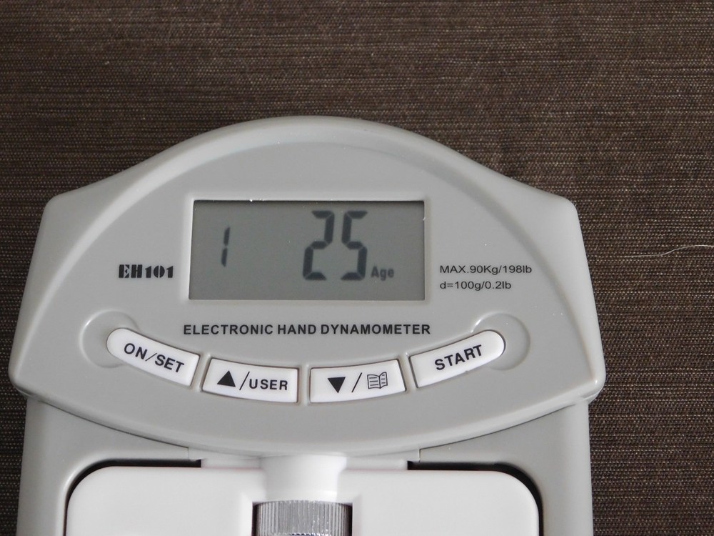 CE EH 101 ELECTRONIC HAND DYNAMOMETER HAND STRENGTH TESTER IN BOX