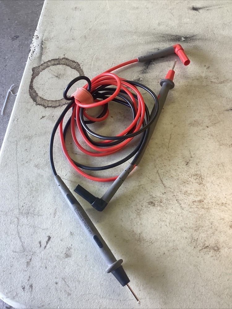 Fluke 724 Process and Temperature Calibrator with Leads