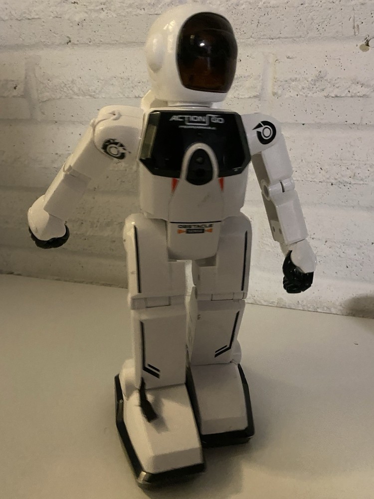 POWERS ON SILVERLIT 2002 ACTION GO PROGRAMMABLE WALKING ROBOT OBSTACLE SENSE