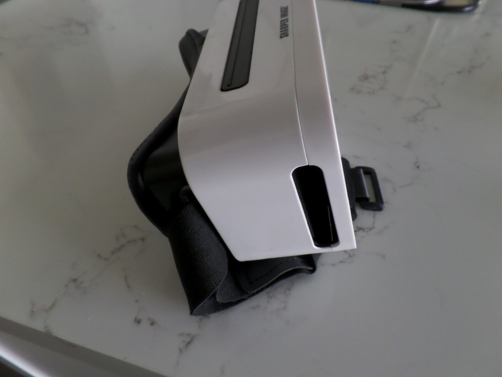 Sharper Image Virtual Reality Smartphone Viewer 360 Degree Headset VR BlackWhite