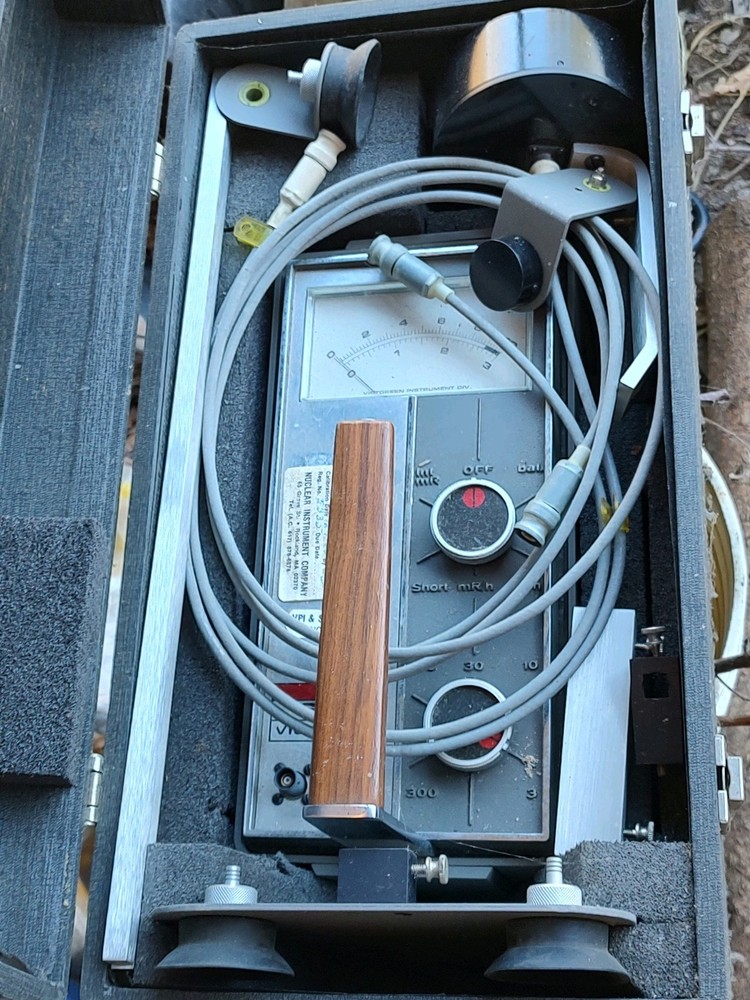 Victoreen Output Meter