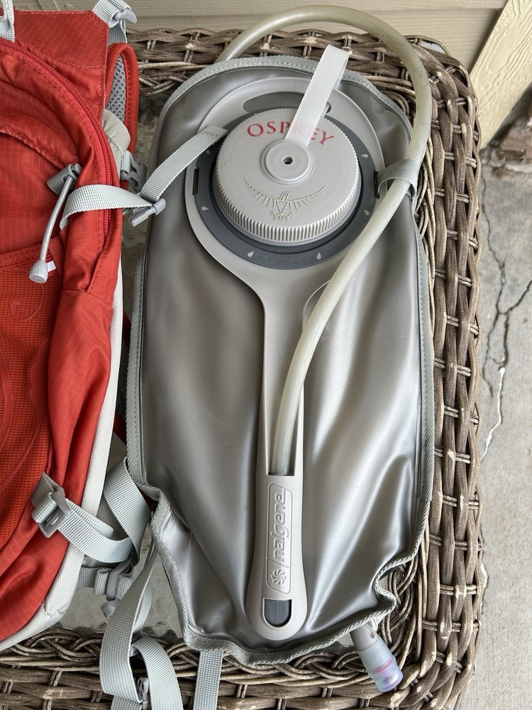 OSPREY "Verve 10" Hydration Pack ***BLADDER INCLUDED** Red