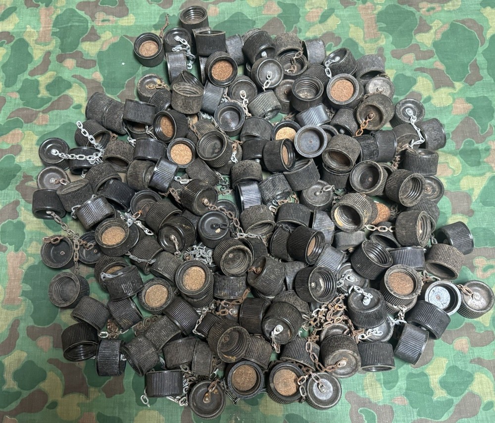 WWII U.S. Bakelite Canteen Cap (1)