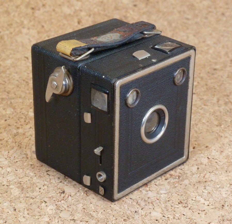 Vintage Eho Box 3x4cm Baby Box Camera (C.1932) - Nice original condition