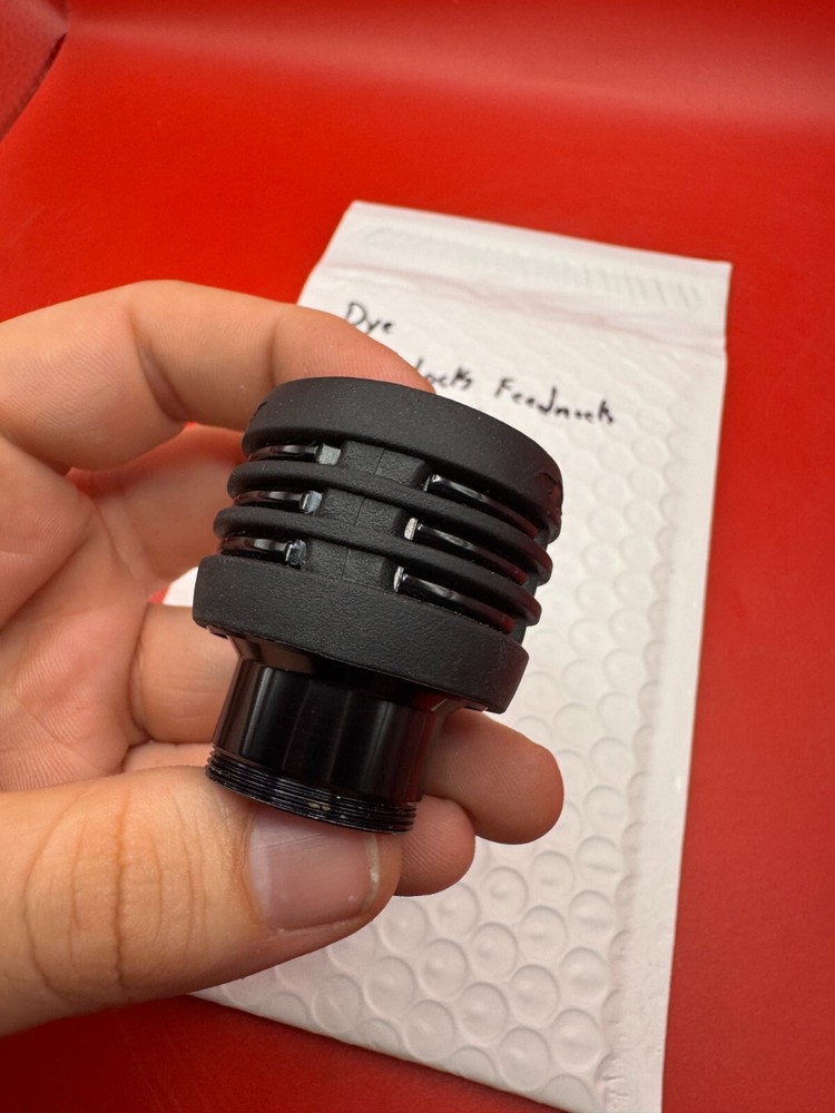 Dye Twist Lock Feedneck Dye Thread