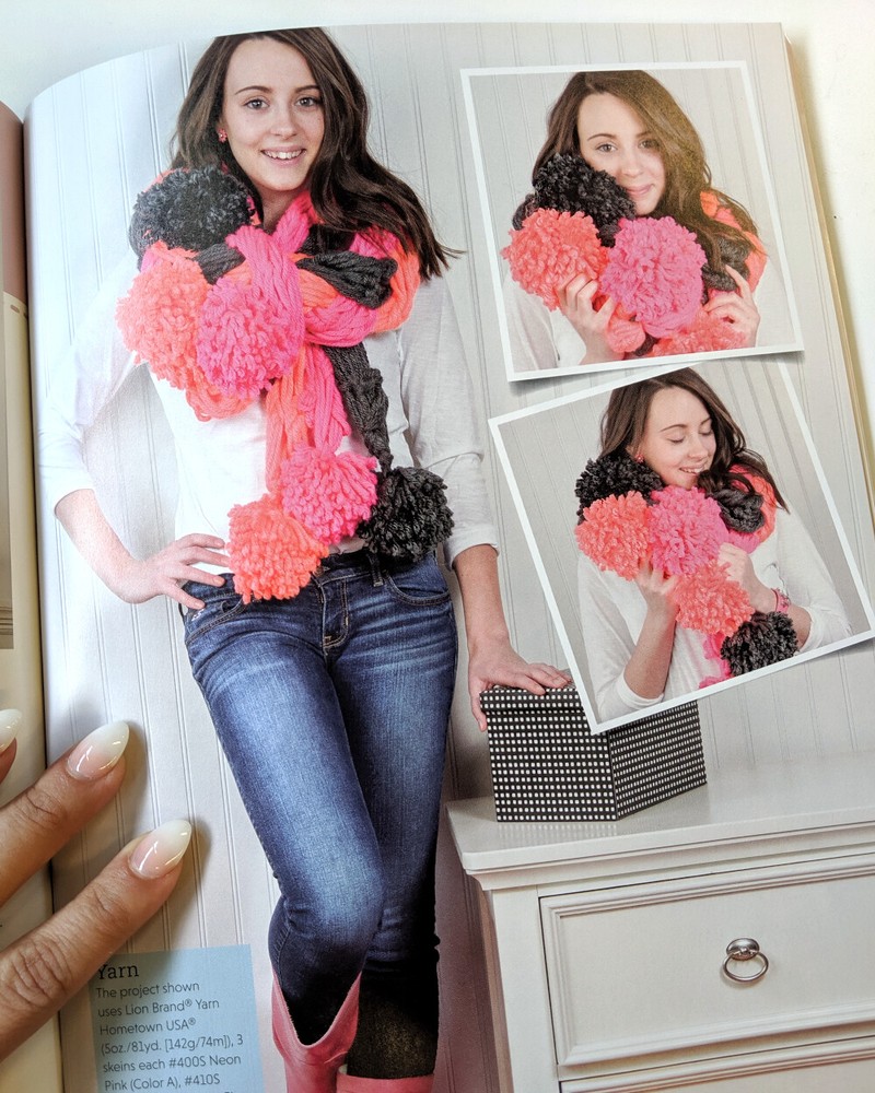 Craft County Arm Knitting Book - Full Color Step-by-Step Guide for 15 Projects