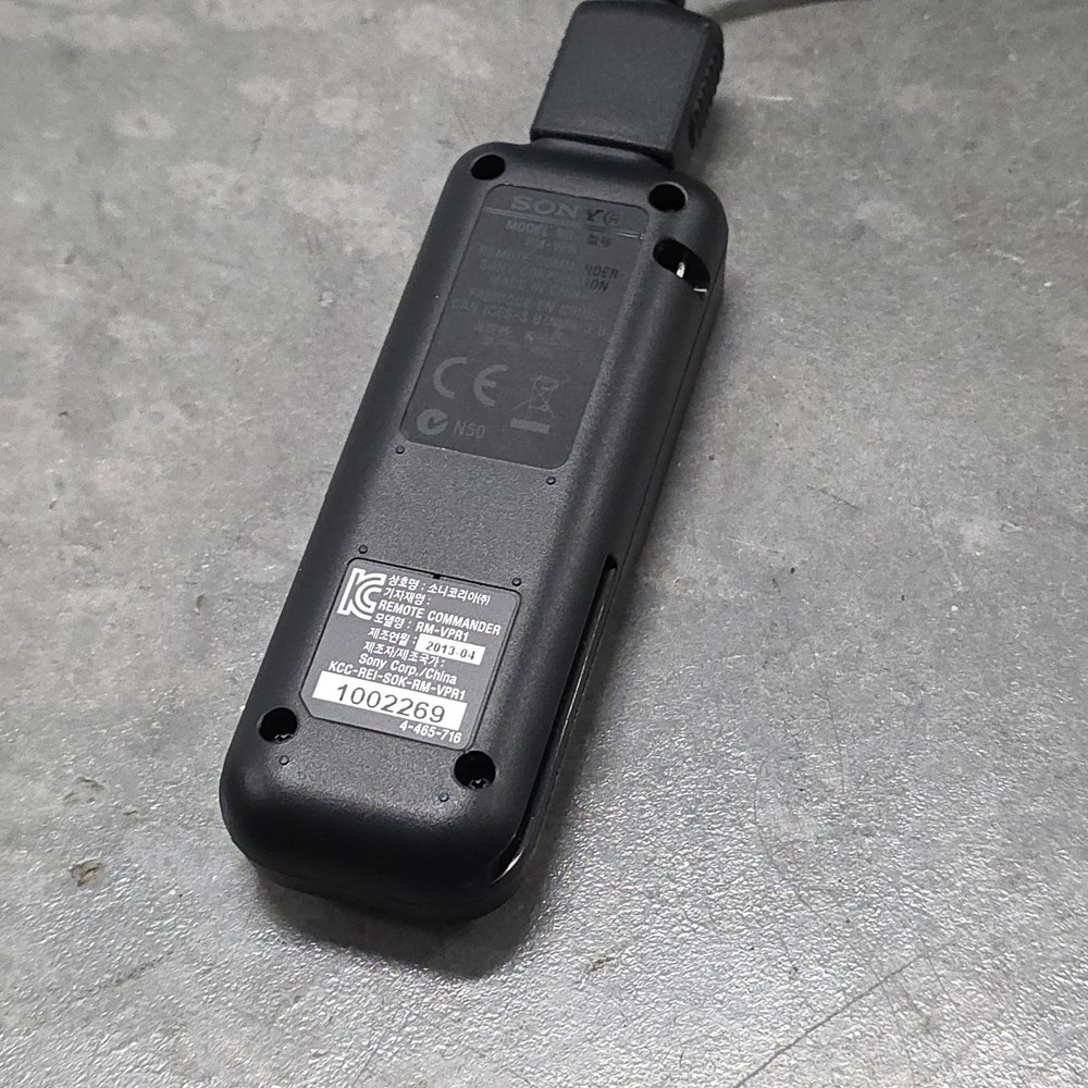 Sony RM-VPR1 Remote Control Does Not Have Multi-Terminal Cable or Clip