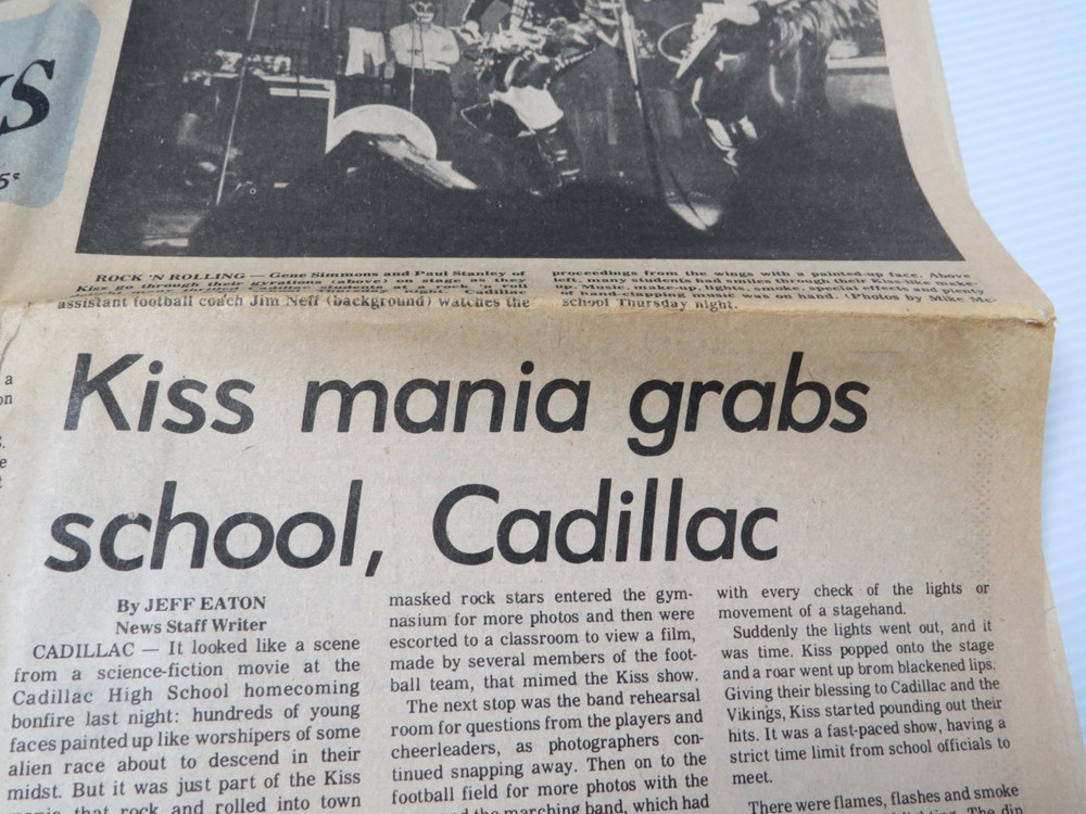 KISS VINTAGE CADILLAC MICHIGAN EVENING NEWS NEWSPAPER OCTOBER 10, 1975
