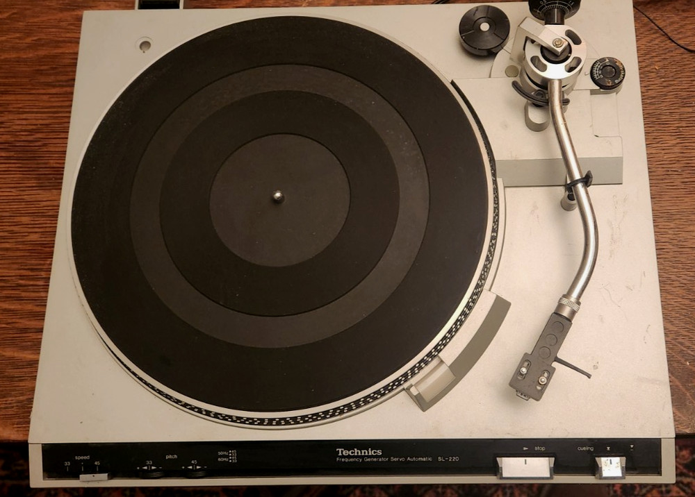 Technics SL-220 Frequency Turntable w Audio-Technica ATMV95E Cartridge/Headshell