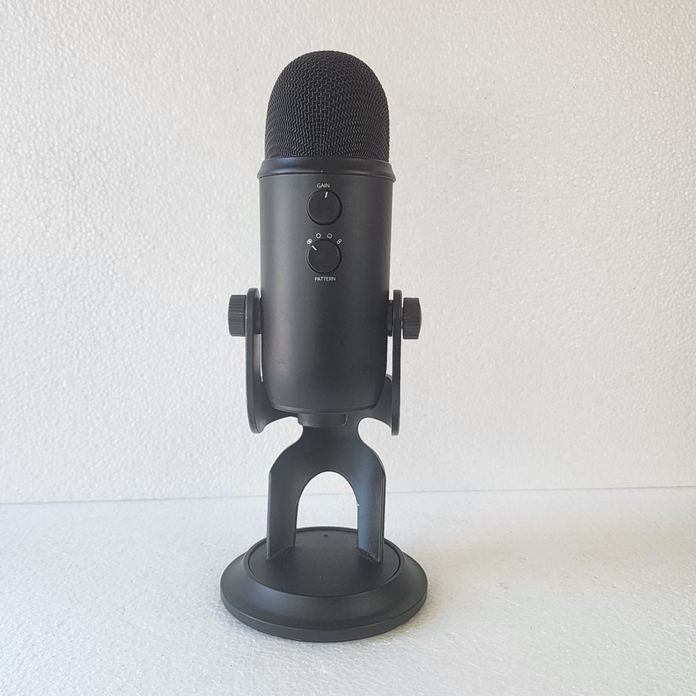 Yeti Blue Blackout Professional USB Desktop Microphone. Multi Pattern.