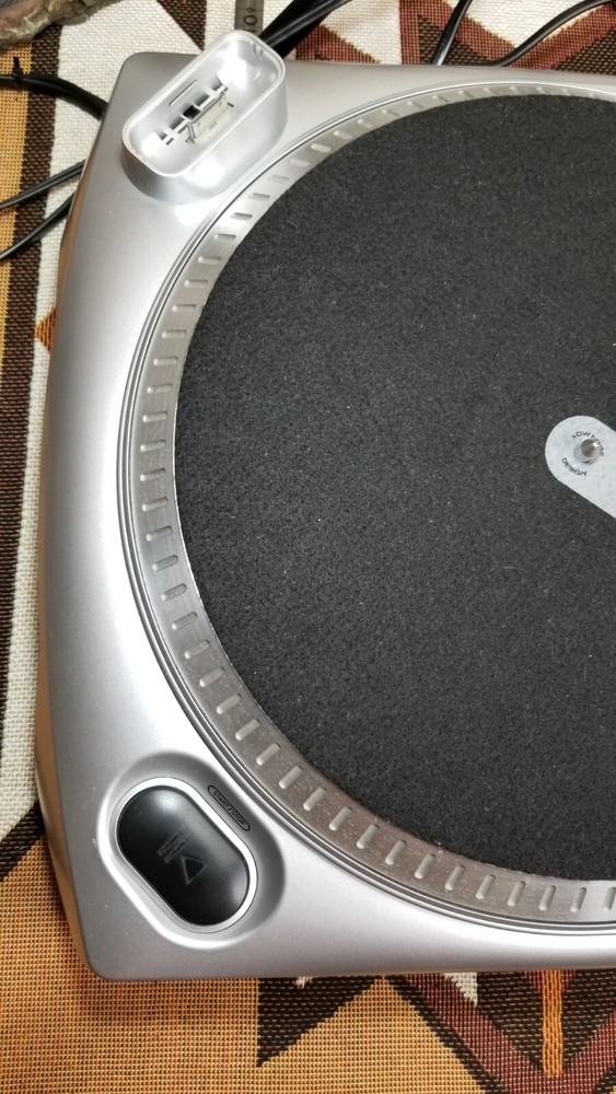 Numark TTi Professional DJ USB iPod Docking Station Turntable Record Player 2008