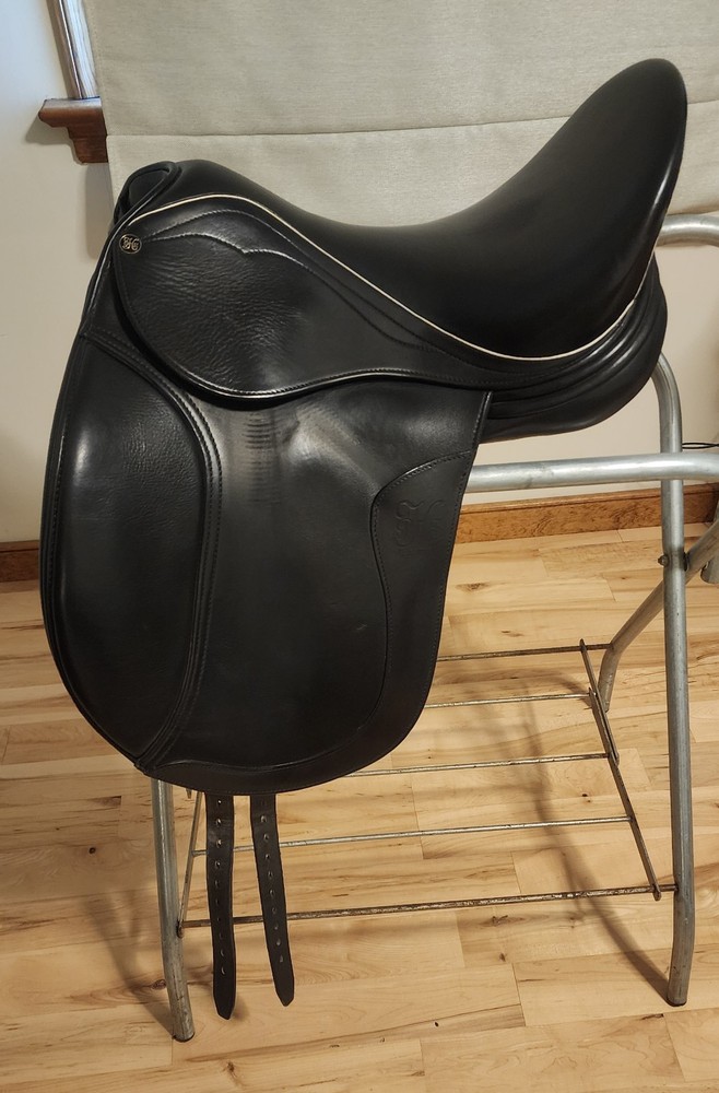 Peter Horobin KITZBUHEL 17.5 Dressage Saddle. Stride Free Excellent Condition