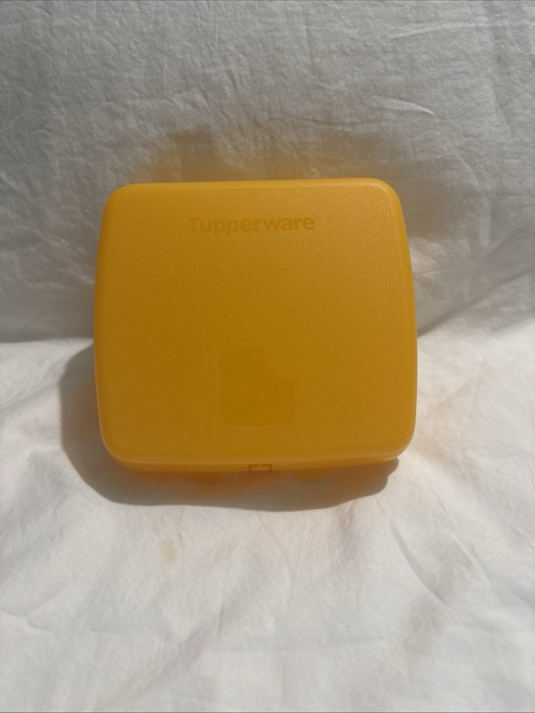 Tupperware Sandwich Keeper Orange 8203A-4 EUC