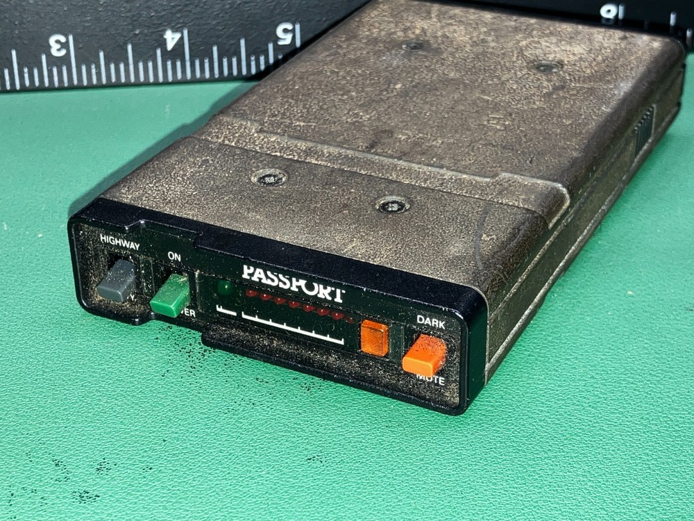 VTG 80's Escort Passport Cincinnati Microwave Radar Detector Powers On UNTESTED!