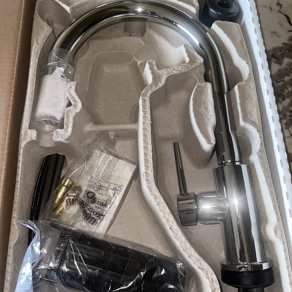 Delta 9159T-DST Trinsic Pull-Down Kitchen Faucet - Chrome.  NEW
