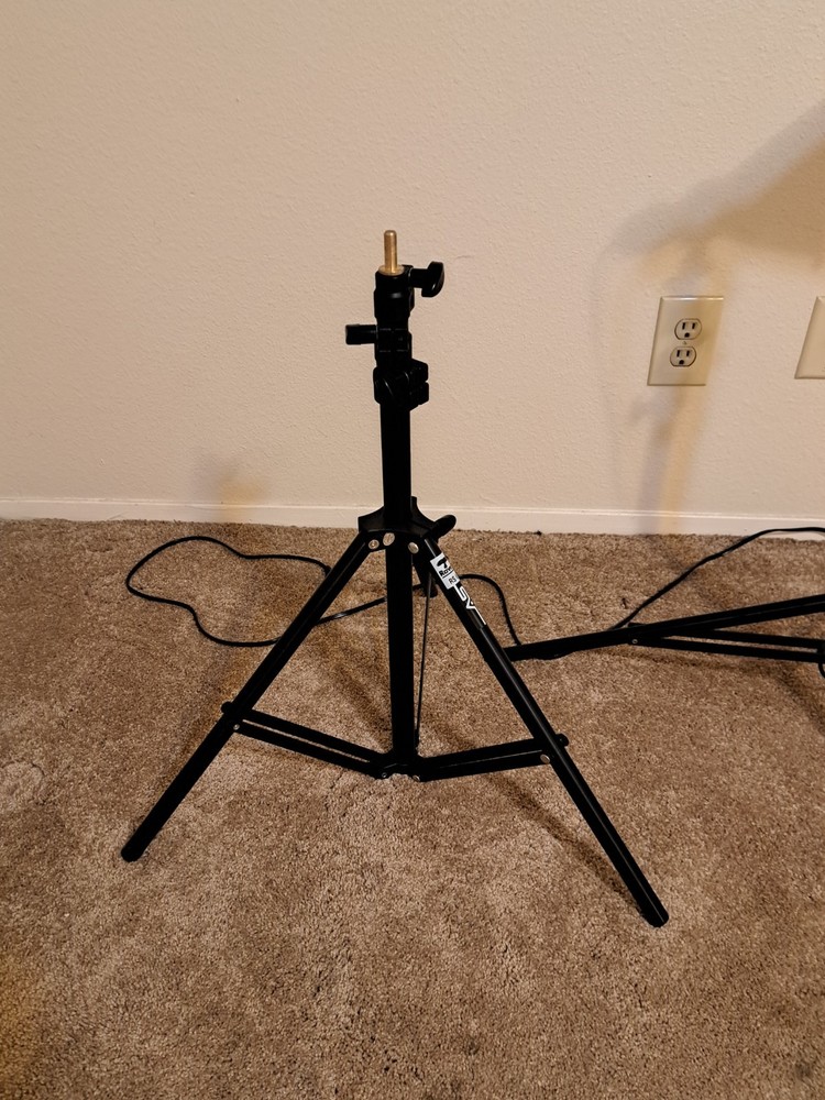 Smith Vector KT750 Photo Lighting Kit w/Reflectors, Diffusers, Stands - No Bulbs