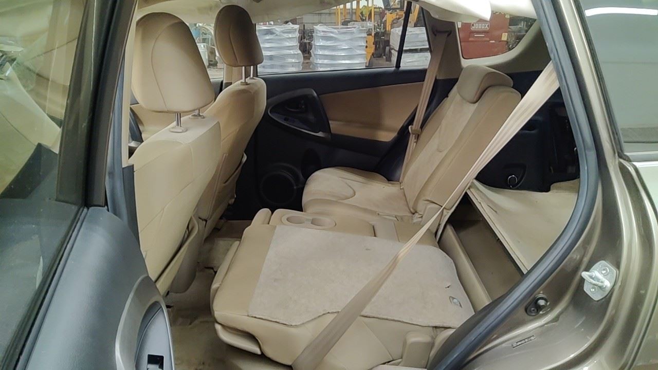 RAV 4 2010 Glove Box 7016339