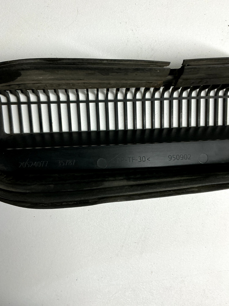 20524077 VOLVO VNL PLASTIC