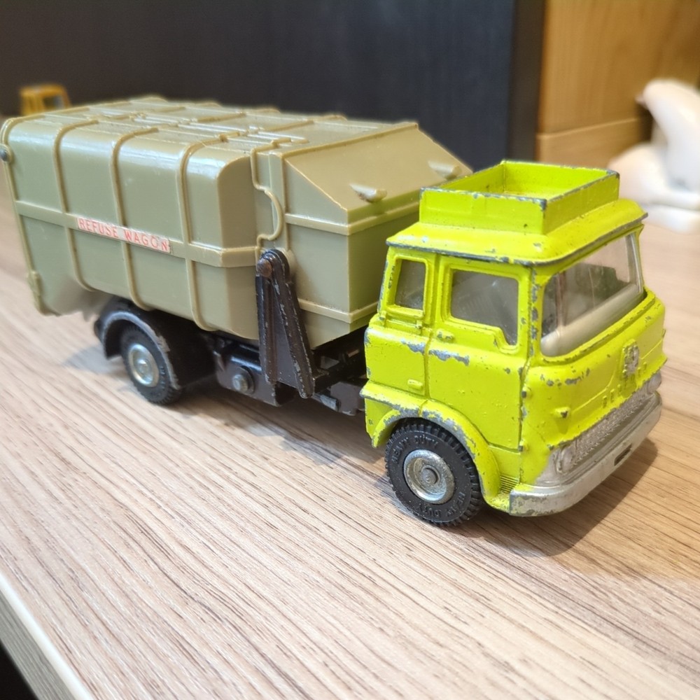 Bedford TK refuse wagon no.978