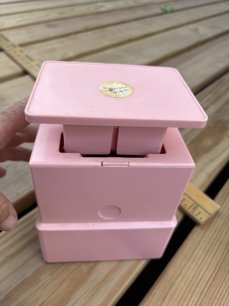 Vintage pink chef scale, 10 pound , plastic