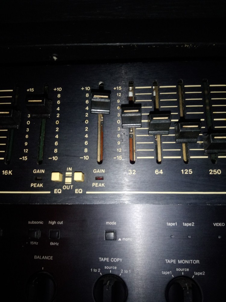 BiAmp Systems . Graphic Equalizer EQ220 Made In USA ,