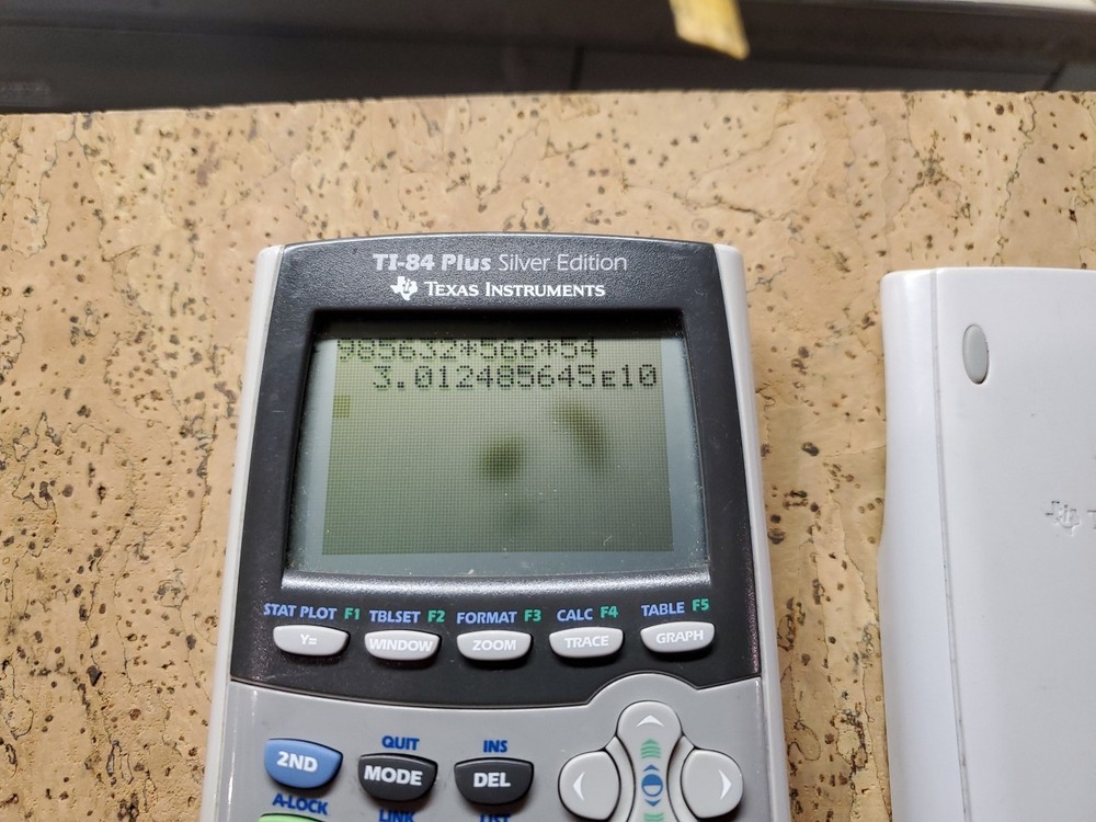 Texas Instruments TI-84 Plus Silver Edition Graphing Calculator - Tested READ