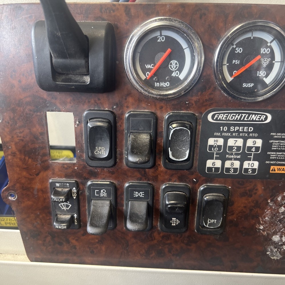 Freightliner CENTURY SWITCH PANEL and gauges