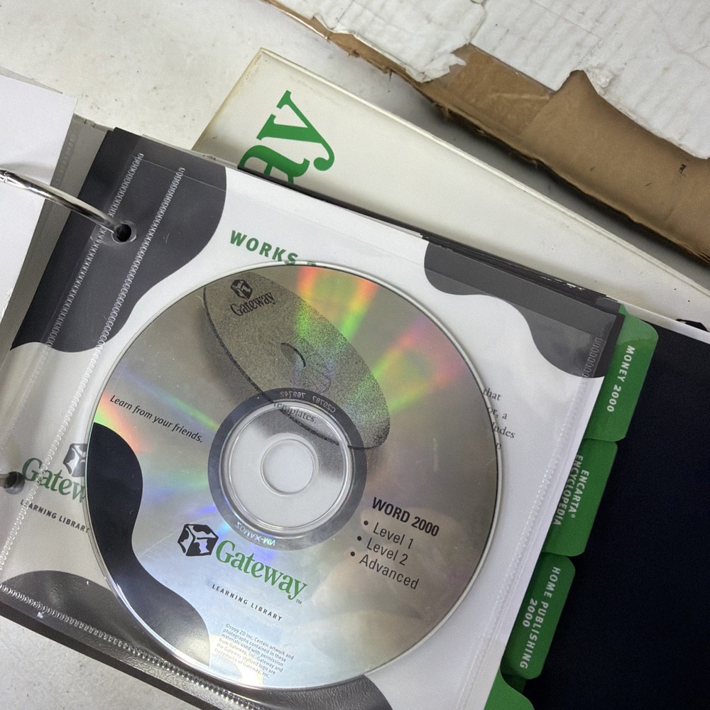 Microsoft Works Suite 2000 - Complete 7 Disc PC CD-ROM & Gateway Library Set