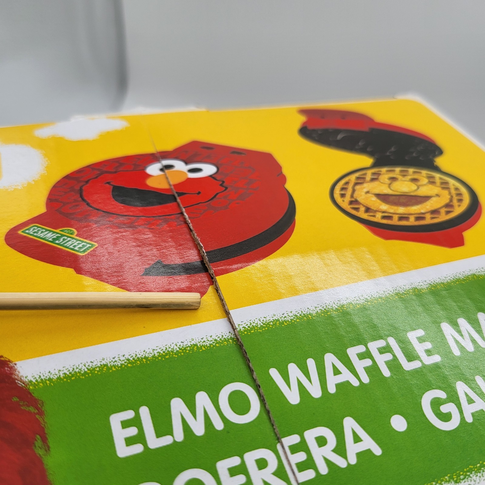 Sesame Street Elmo Waffle Maker Easy Cleanup Cook Light Indicator Stylish Design
