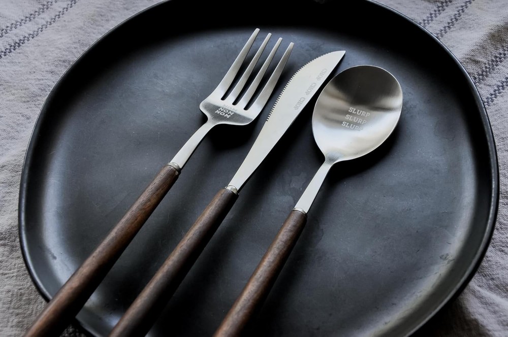 Fun Lightweight Stainl Steel Flatware Set with Walnut