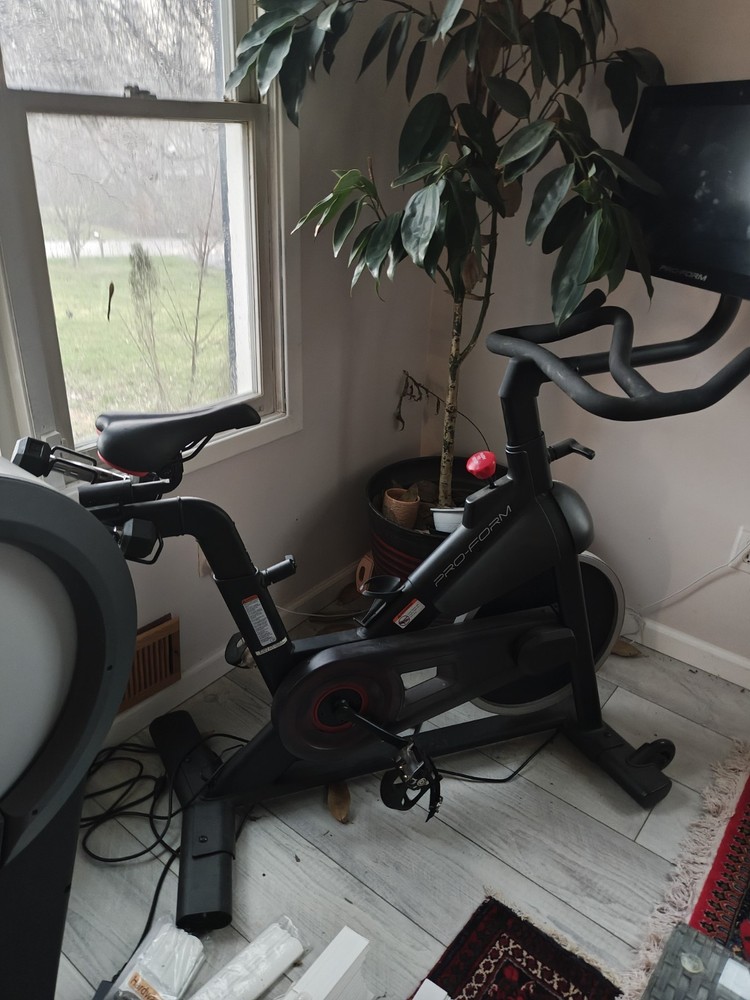 ProForm Studio Bike Pro 22 – slightly used– 22" HD Touchscreen