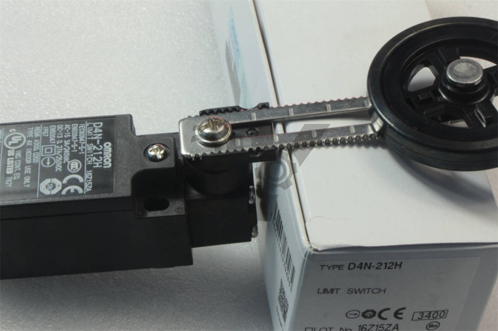 1PC Omron Limit Switch D4N-212H NEW