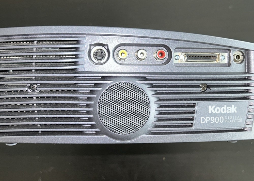 KODAK DP 900 Digital Projector with Remote Control and Case Excellent Condition