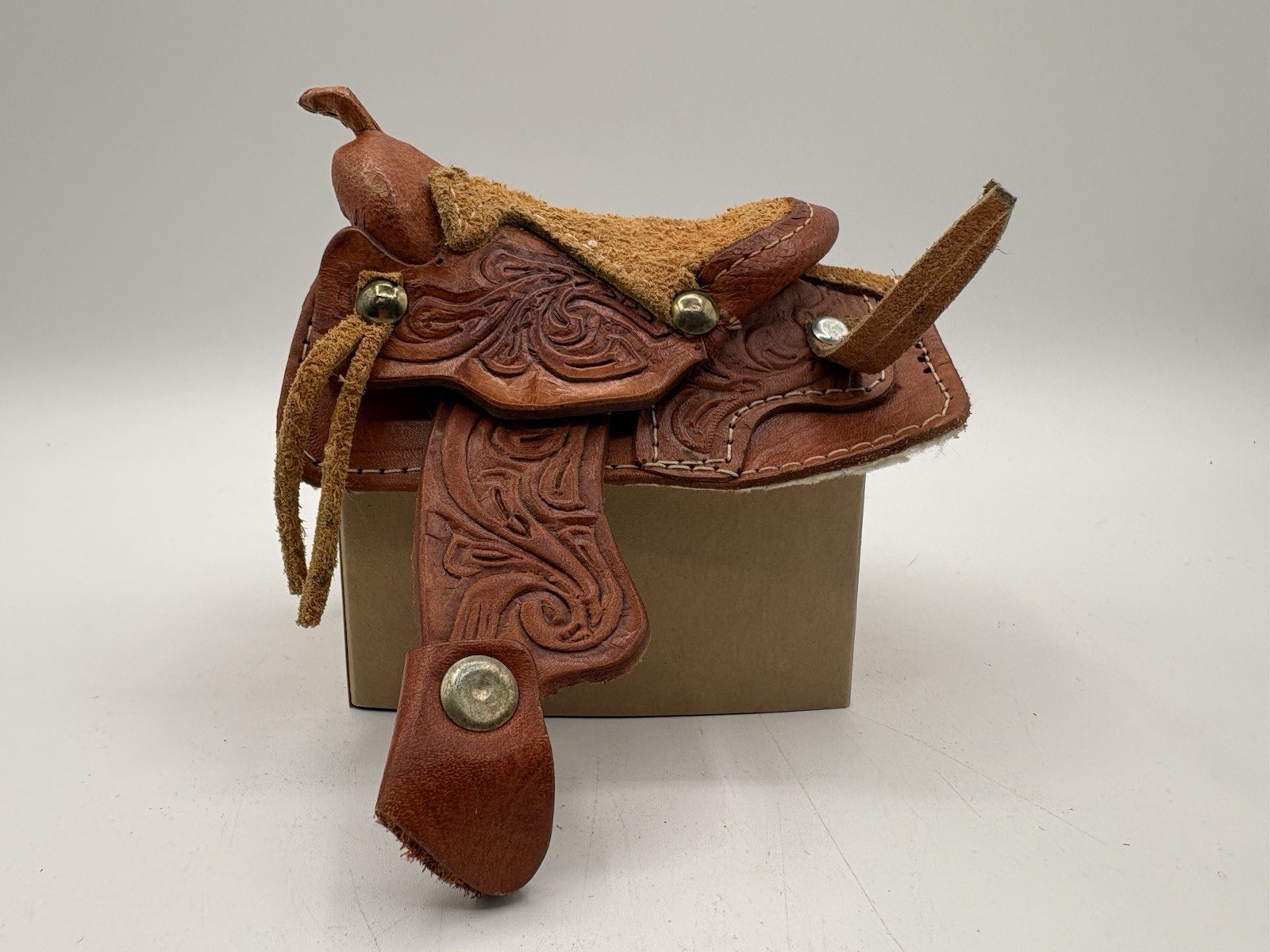 Vintage MINIATURE Western HORSE SADDLE Tooled Leather TOY OR SALESMAN SAMPLE