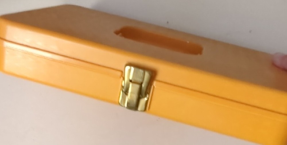 VTG WILSON WIL-HOLD GOLD THREAD SPOOL & BOBBIN STORAGE SEWING BOX With Thread
