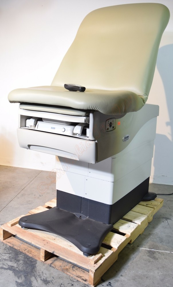 Midmark 625-004 Barrier Free Exam Table, Wireless Footswitch & Hand Control 2012