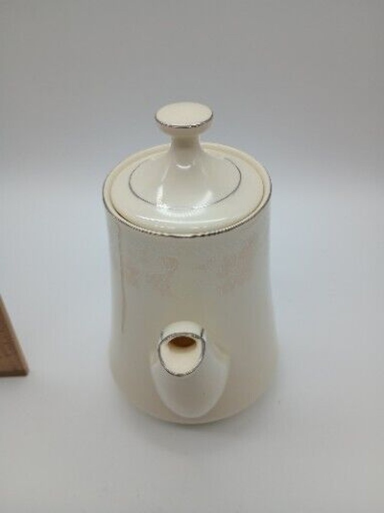 Budlet Teapot Ivory Fine China Leaf Vine Pattern