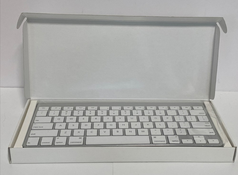 Apple Wireless Bluetooth Magic Keyboard Model No. A1314 - Tested, Working Silver