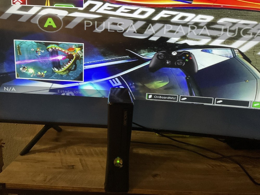 Microsoft XBOX 360 Console Controller NOT TESTED