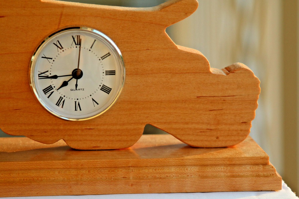Clock Quartz Shelf/mantel solid figured Maple COCKER SPANIEL 3A batt,7.25" tall