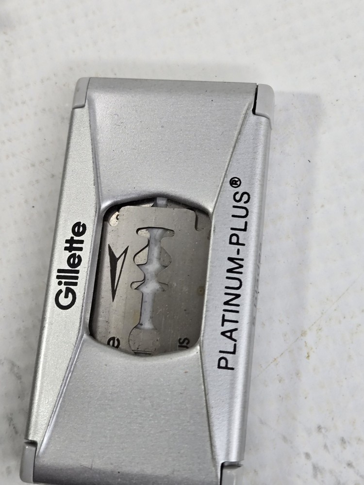1980s Gillette Super Adjustable Safety Razor G 2