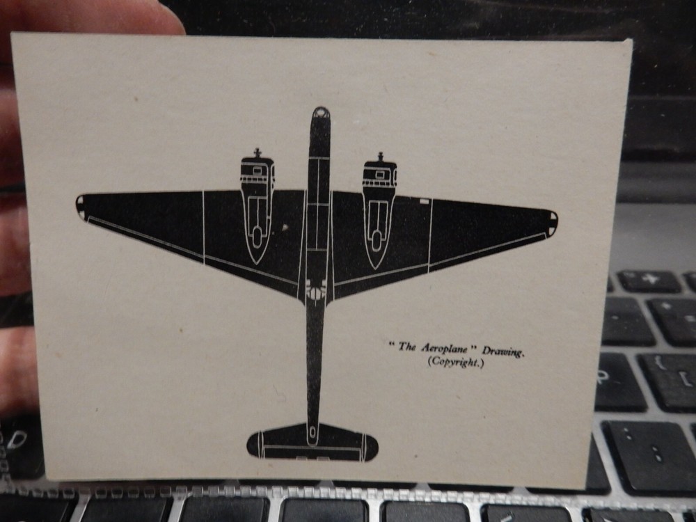 WW2 ERA SMALL RECOGNITION CARD   TYPE  ?    9 X 8 CM   bomber type  hampden ???/