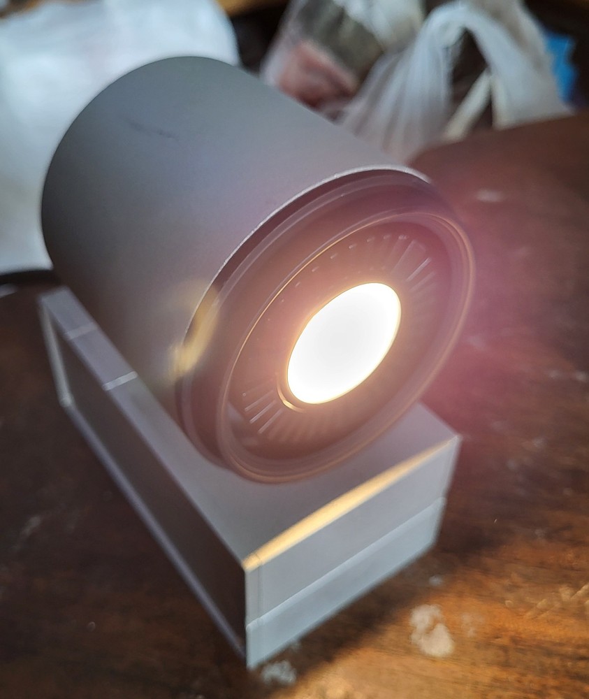 Stand-free Spotlight