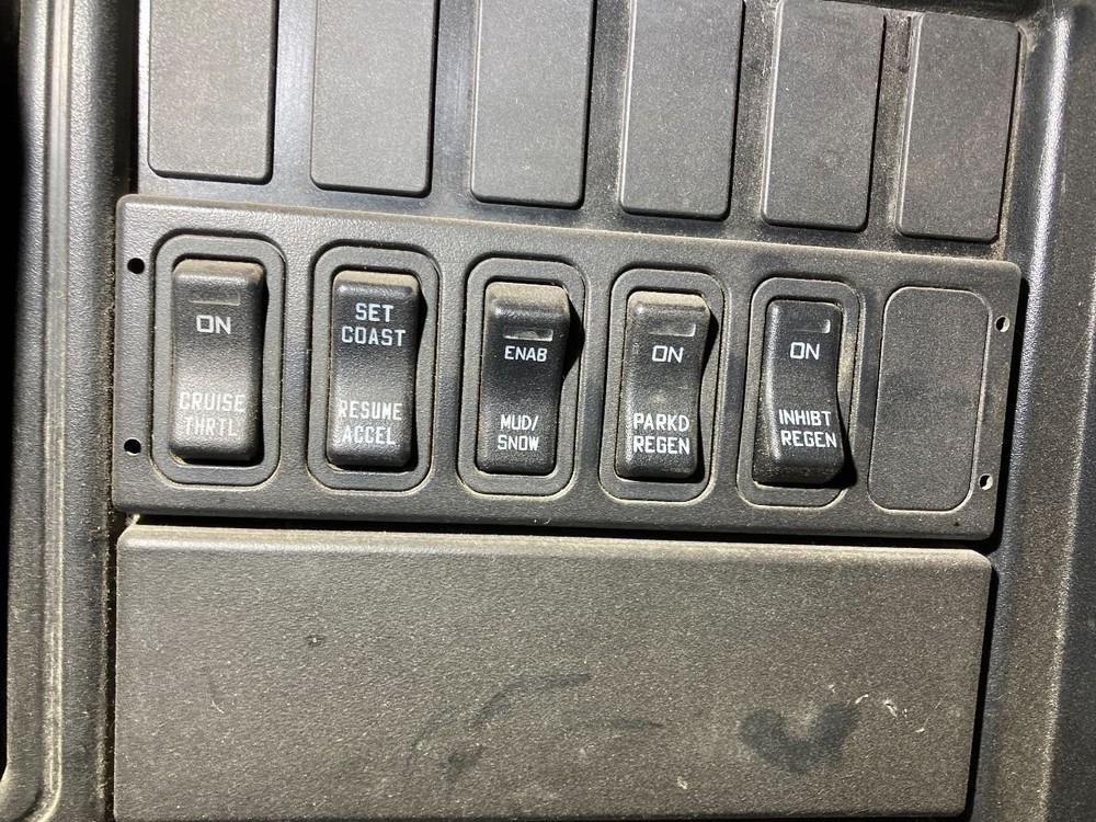 International CE SWITCH Dash Panel - Used