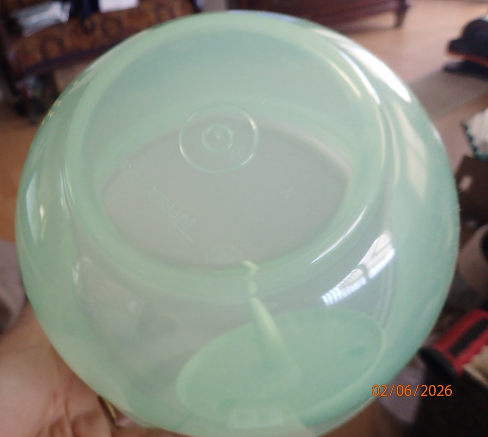 Tupperware Lettuce Keeper Crisper Super Crisp-It Lettuce Keeper